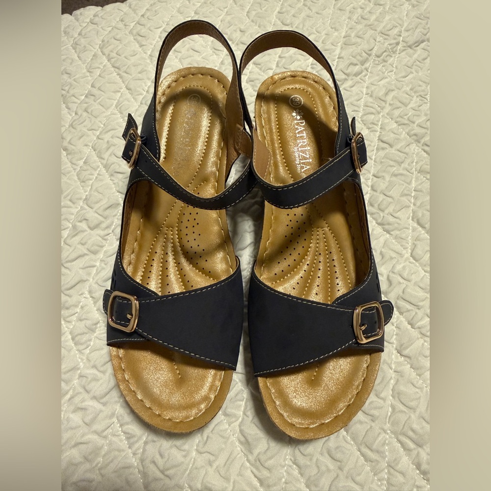 Patrizia by Spring Step Shantay Navy NWT Size 39 or 8.5 Heeled Sandals